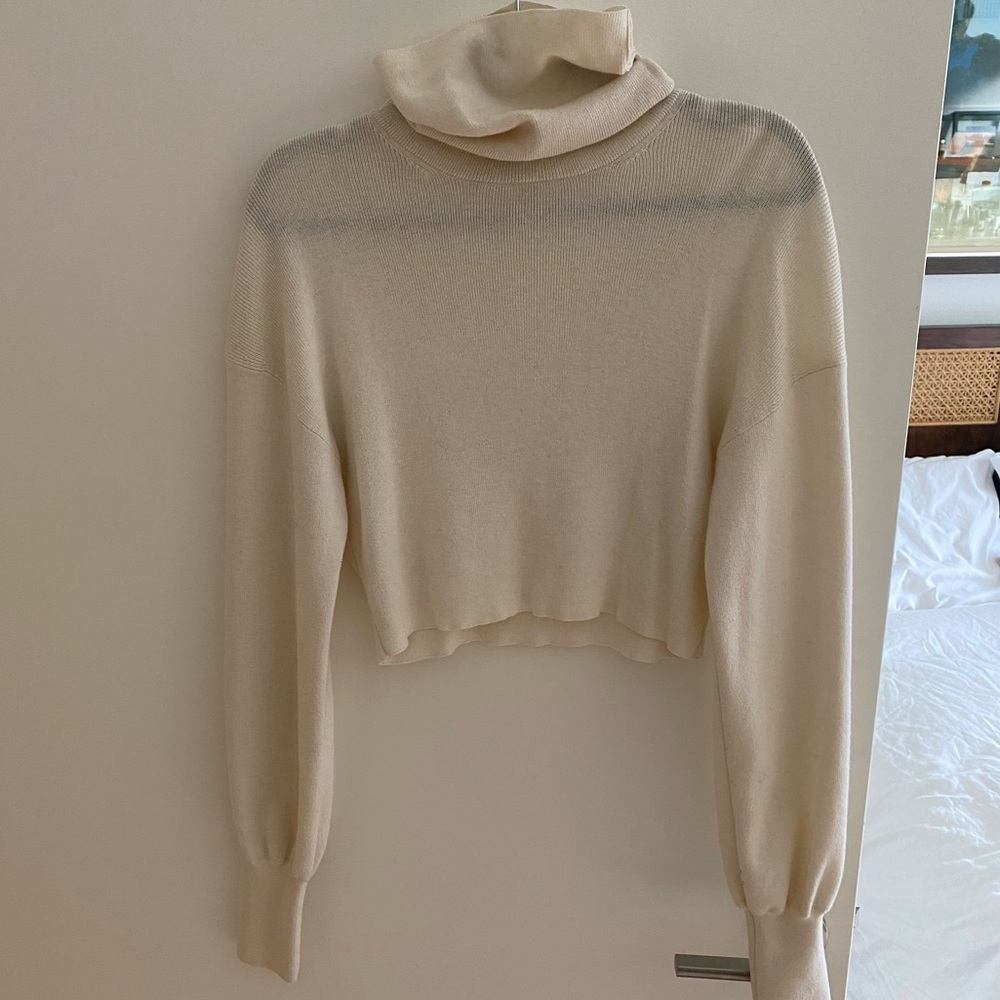 Aritzia/Wilfred Cropped Cream Turtleneck